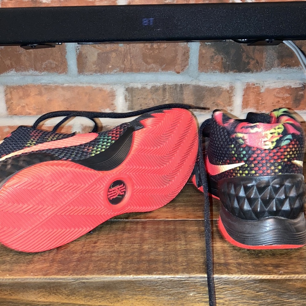 Kylie 1 Nike Sneakers - Original - size 10.5 NEVER WORN - Picture 6 of 8